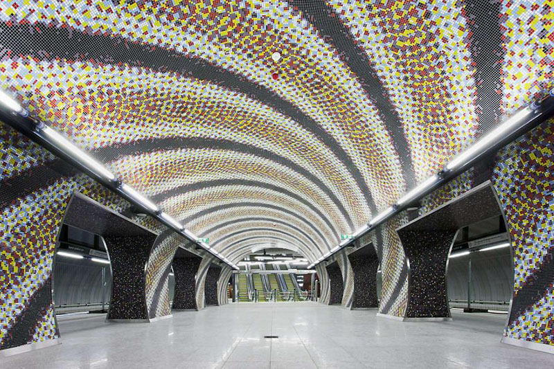 Мозаичная облицовка, станция метро «Сент-Геллерт тер», Будапешт. 2014 г.