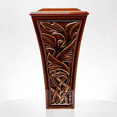 Керамическая декоративная колонна с лепным рельефом и золочением