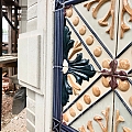Облицовка фасада изразцами 300x300 с лепным рельефом. Артикул: 4774 в интерьере. Галерея работ студии CeramicaDecor. Фото №3