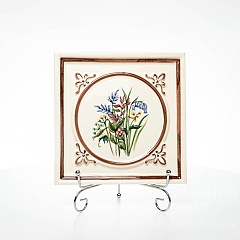 Изразец с медальоном и росписью в коричневой окантовке (полевые цветы)