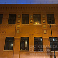 Частичная облицовка фасада кирпичного здания изразцами с росписью. Артикул: 4556 в интерьере. Галерея работ студии CeramicaDecor. Фото №4
