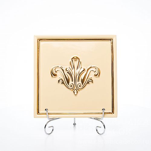 Изразец, коллекции: Изразец с рельефным декором в окантовке Версаль. Декорирование золотом. Артикул: 77259/51264/10945. Фото: 1200x1200