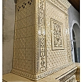Изразцовый камин Альбион с золочением. Артикул: 1231 в интерьере. Галерея работ студии CeramicaDecor. Фото №3