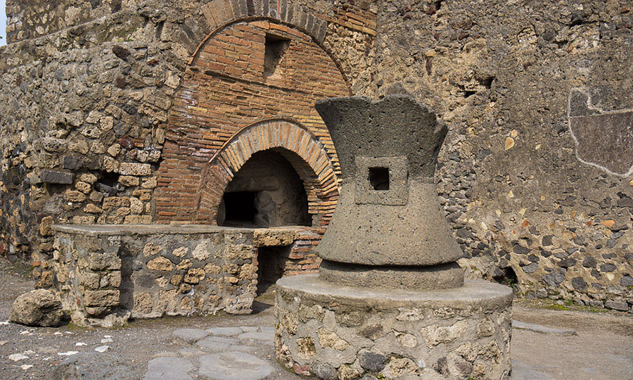 Дровяная печь для выпекания хлеба, Древний Рим первый второй век до нашей эры