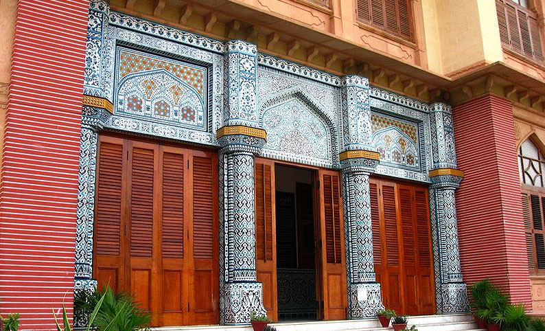 Керамическая отделка входа во дворец Мохатта, Карачи, XX в.