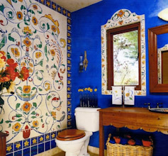 Изразцовая плитка ручной росписи для стен в интерьере ванной комнаты