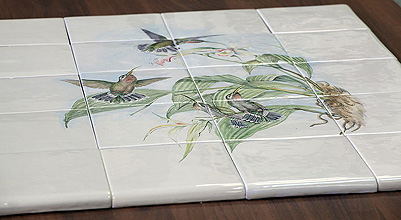 Керамическое панно ручной росписи с сюжетом Колибри