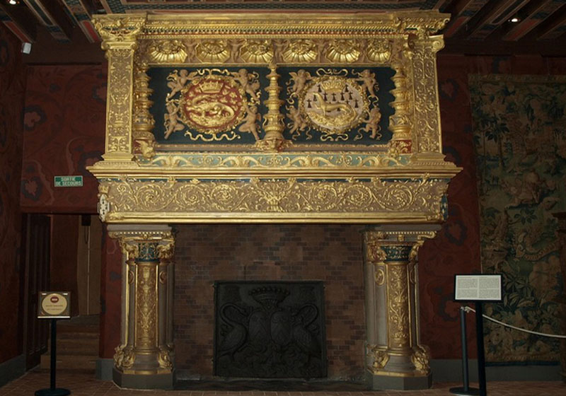 Камин в Зале короля, XVI век