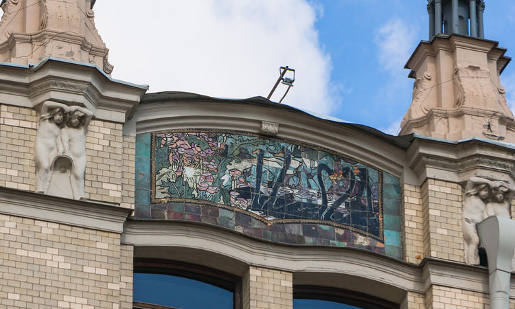 Фасадная керамика для облицовки фасада с росписью: Чёрные лебеди