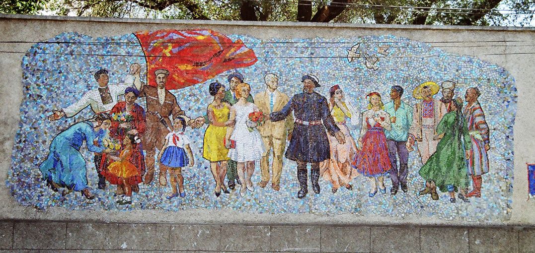Мозаичное панно «Встреча гостей», 1964г. Мозаичное панно советского периода «Встреча гостей» (смальта, керамика), г. Бишкек (Киргизская ССР). Михалев А.Н. 1964г.
