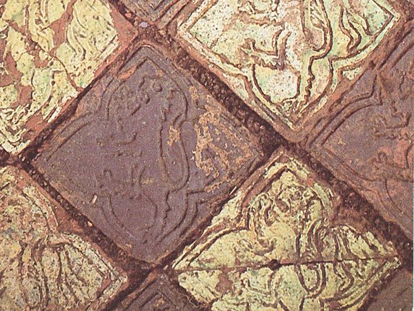 Старинная английская рельефная плитка ручной работы
