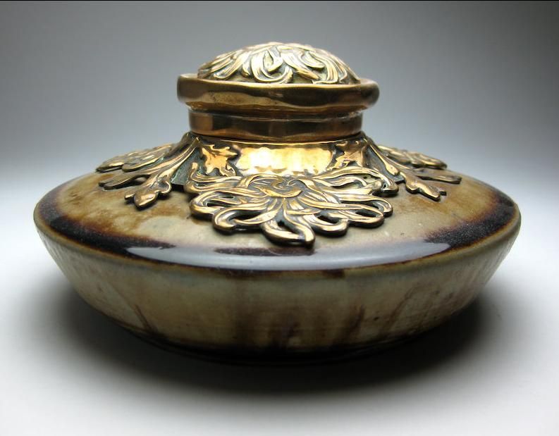 Чернильница (керамика, высокотемпературный обжиг). А.Биго, 1910 г.