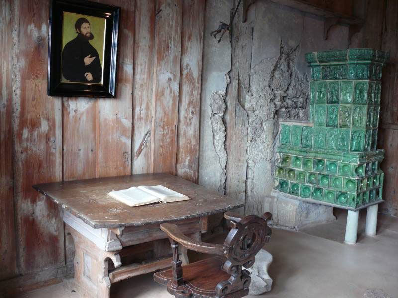 Изразцовая печь, XVI в. Старинная изразцовая печь, XVI в., дом-музей Лютера, Виттенберг