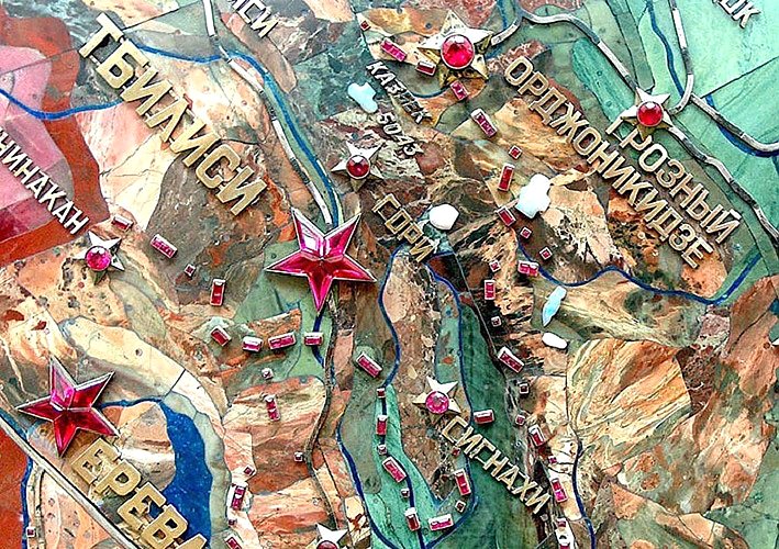 Фрагмент мозаичного панно «Карта индустриализации СССР». 1936-1937 гг. Фрагмент мозаичного панно советского периода «Карта индустриализации СССР». 1936-1937 гг.