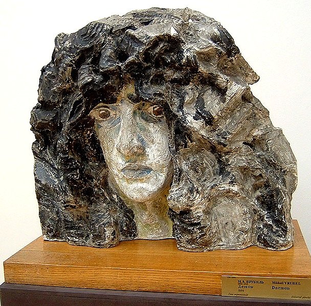 Голова Демона, Государственный Русский музей. М. А. Врубель, 1894 г. Голова Демона (майолика), Государственный Русский музей. М. А. Врубель, 1894 г.