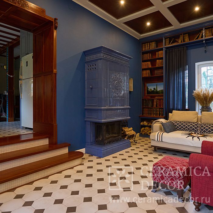 Классический камин в облицовке изразцами из коллекции Версаль.. Артикул: 837 в интерьере. Галерея работ студии CeramicaDecor. Фото: 1200x1200