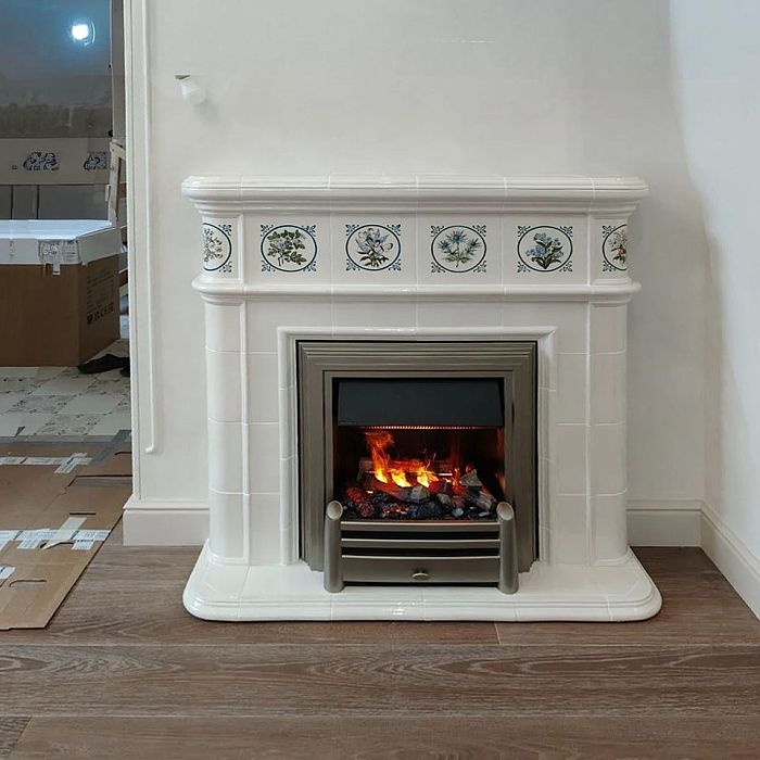 Очаг для электрокамина Dimplex Cavendish в росписи коллекции Прованс.. Артикул: 9557 в интерьере. Галерея работ студии CeramicaDecor. Фото: 1200x1200