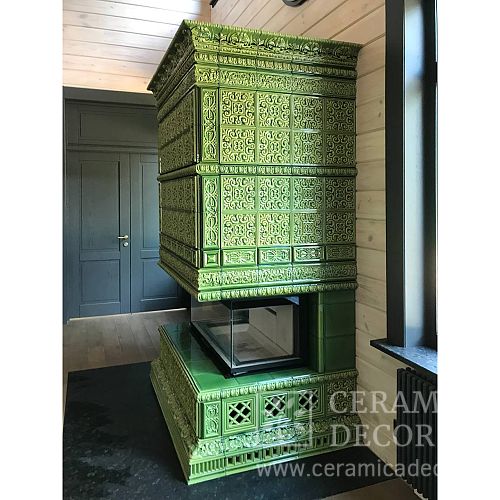 Классический камин зеленого цвета с топкой MCZ Plasma 95 T.. Артикул: 7143 в интерьере. Галерея работ студии CeramicaDecor. Фото 500x500