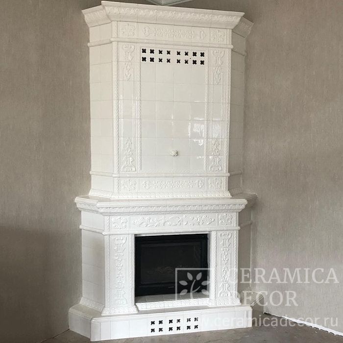 Изразцовая угловая печь-камин Тюльпан с топкой Liseo 07 3387. Артикул: 3387 в интерьере. Галерея работ студии CeramicaDecor. Фото: 1200x1200