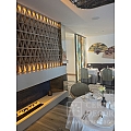 Облицовка задней стенки за очагом в ресторане при отеле.. Артикул: 7711 в интерьере. Галерея работ студии CeramicaDecor. Фото №2