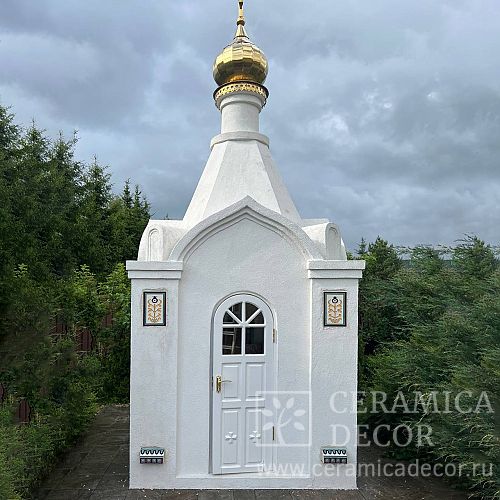 Фасадная плитка для домашней часовни.. Артикул: 8024 в интерьере. Галерея работ студии CeramicaDecor. Фото 500x500