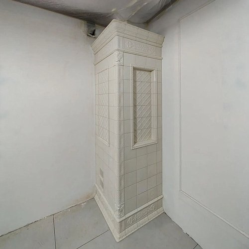 Облицовка стены за печью камином изразцами коллекции. Фото 500x500