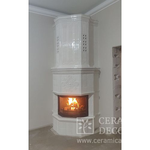 Каминная топка Seguin Hexa 8 в облицовке изразцами из коллекции Ар Деко.. Артикул: 5172 в интерьере. Галерея работ студии CeramicaDecor. Фото 500x500