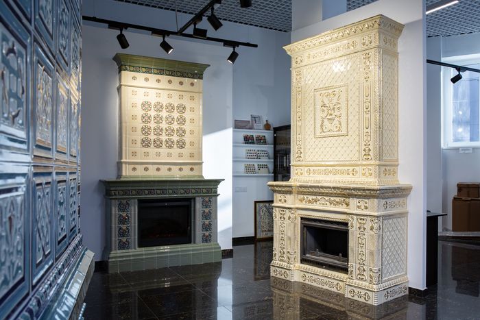 Керамические изделия и образцы в шоуруме CeramicaDecor