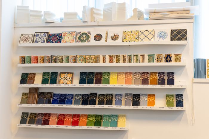 Керамическая экспозиция в шоуруме CeramicaDecor