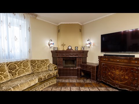 Камин в изразцовой облицовке 